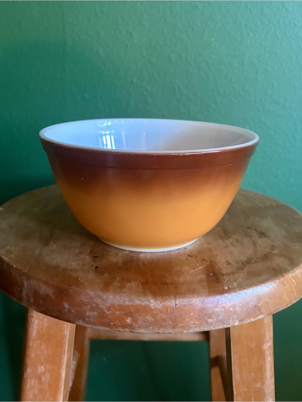 Vintage Pyrex mixing bowl in Brown Fade pattern 1.5 quarts